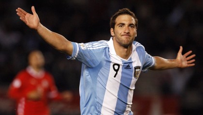 -《一线战队转会费飙升：市场火爆》，一线俱乐部什么意思