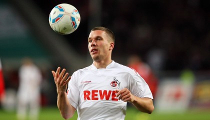 kaiyun.com-德国骑手拉里萨·保利斯在2024年巴黎奥运会盛装舞步比赛中以“Luna”马匹获得第七名，展现出色表现。